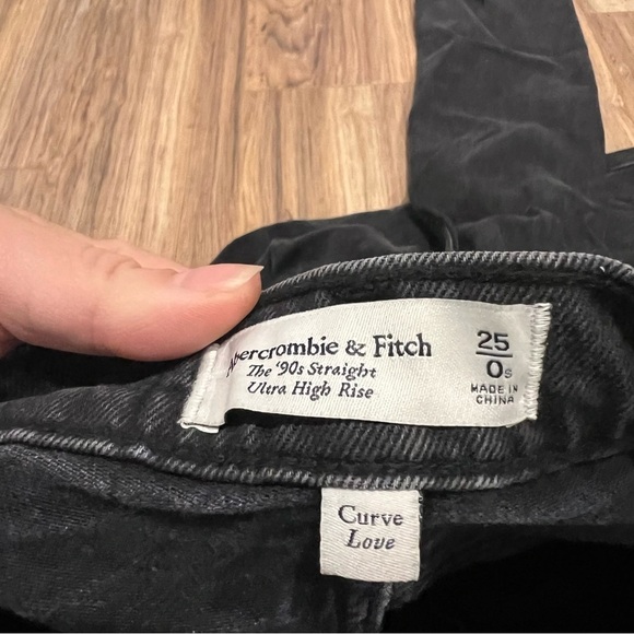 Abercrombie & Fitch Curve Love Ultra High Rise 90s Straight Jean - Picture 8 of 9